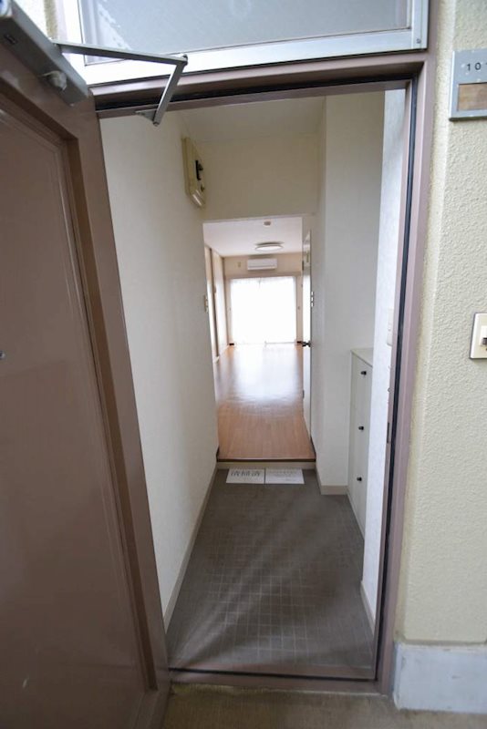 玄関　同タイプ別室参考写真