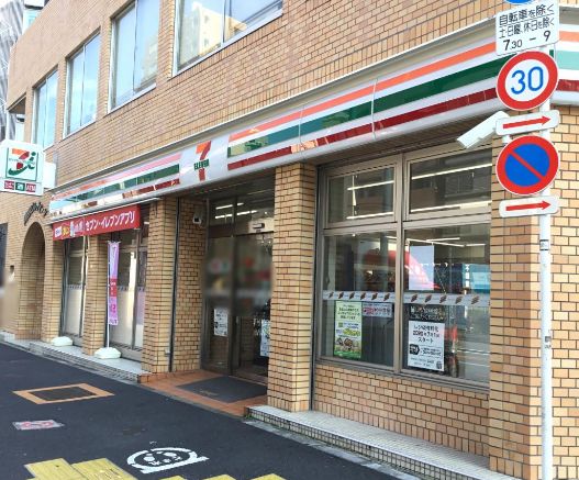 コンビニ　セブンイレブン新宿曙橋駅西店（コンビニ）まで234m