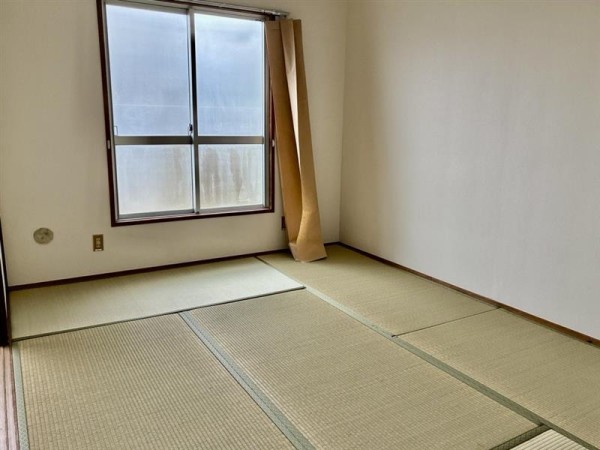 第一ハウス崔綜の居間写真