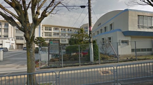 中学校　富田林市立金剛中学校（中学校）まで233m