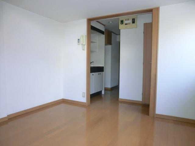 居室・リビング　ロフト付のお部屋、レイアウトが楽しみなお部屋ですね。