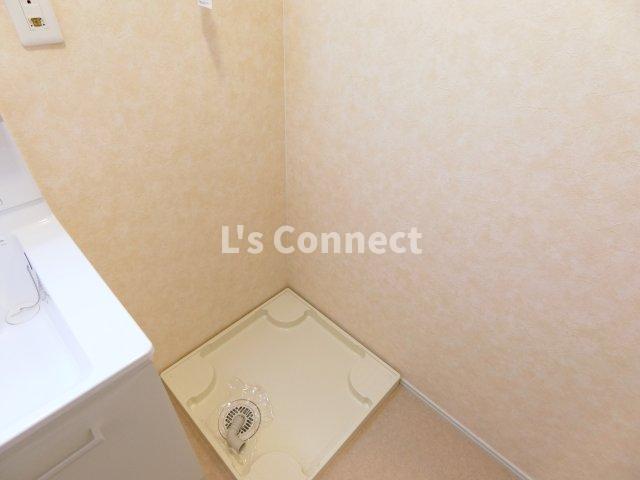 その他設備　室内洗濯機置き場には排水パン付き。