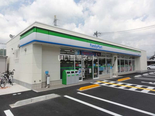 コンビニ　ファミリーマート 鳥取南吉方店（コンビニ）まで619m