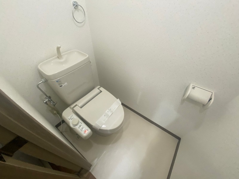 トイレ　ウォシュレット機能がついたトイレ。安心して使用できますね。