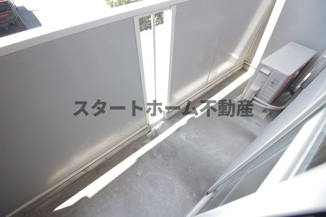 バルコニー　暖かな日差しのふりそそぐバルコニー