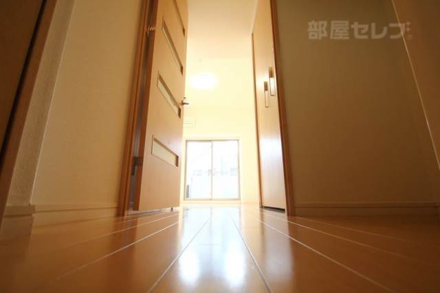 玄関　※１３０２の写真です