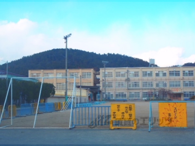 小学校　上賀茂小学校（小学校）まで570m