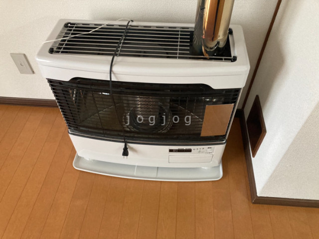 その他設備　冬はあったか石油ストーブです。