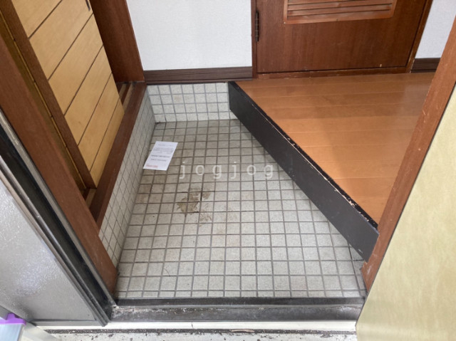 玄関　明るい開放的な玄関です。