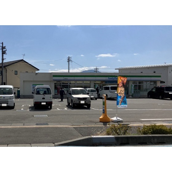 コンビニ　ファミリーマート長野芹田店（コンビニ）まで645m