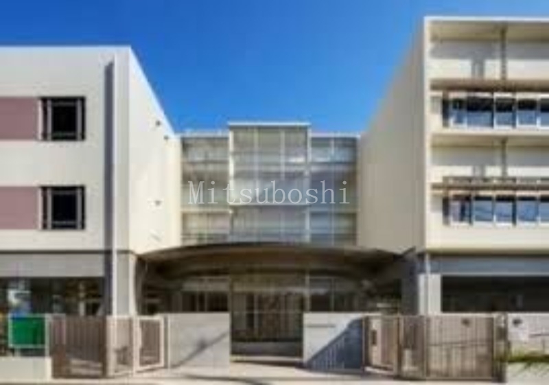 小学校　世田谷区立桜丘小学校（小学校）まで682m