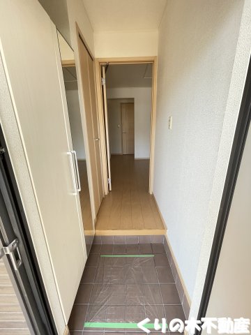 玄関　反転タイプのお部屋です（現況を優先します）
