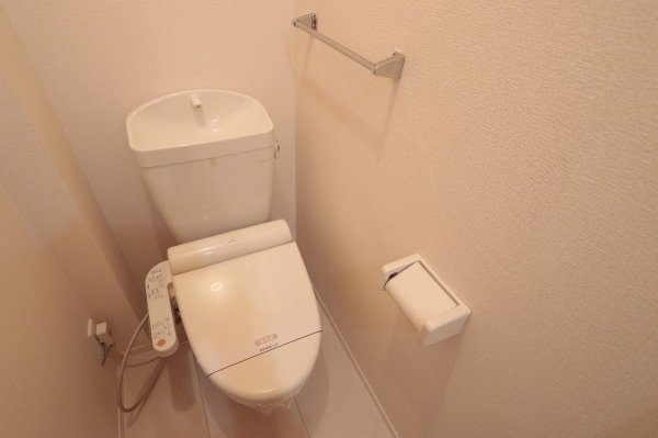 トイレ　温水シャワー付きトイレです