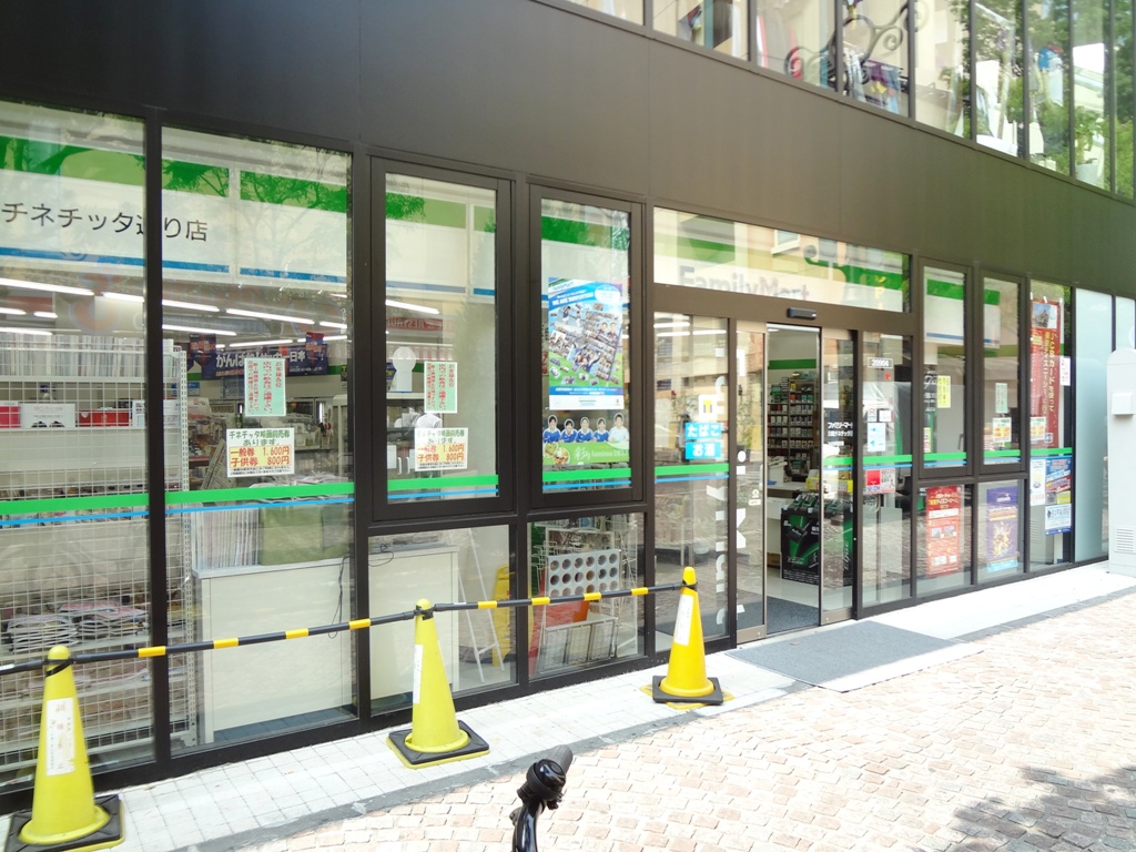 コンビニ　ファミリーマート（コンビニ）まで100m