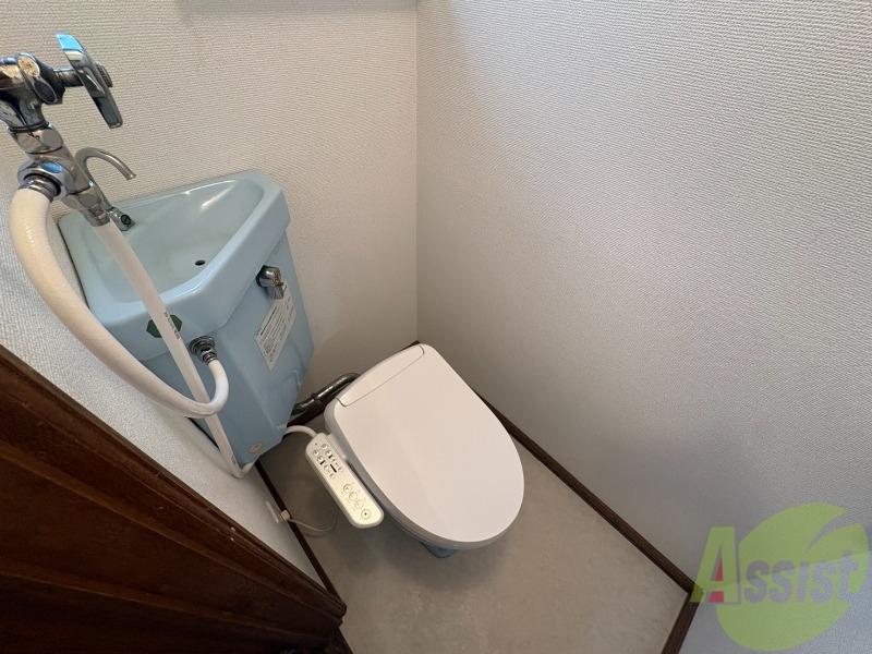 トイレ　こちらはトイレです。清潔感があり、安心して使用できます。