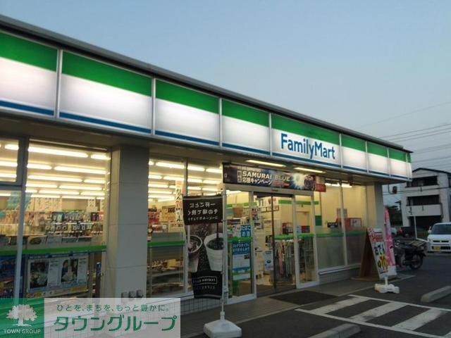 コンビニ　ファミリーマート（コンビニ）まで1080m
