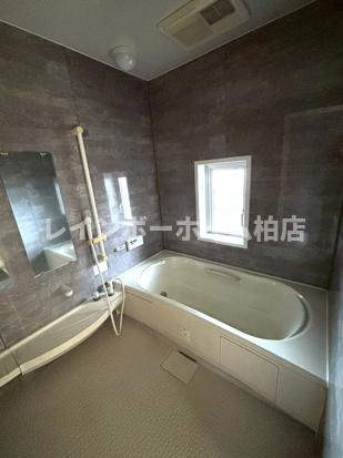 バス・シャワールーム　コンパクトで使いやすいお風呂です