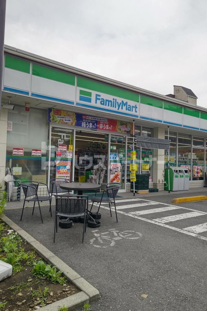 コンビニ　ファミリーマート浮間中央通り店（コンビニ）まで120m