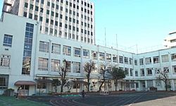 小学校　津久戸小学校（小学校）まで323m