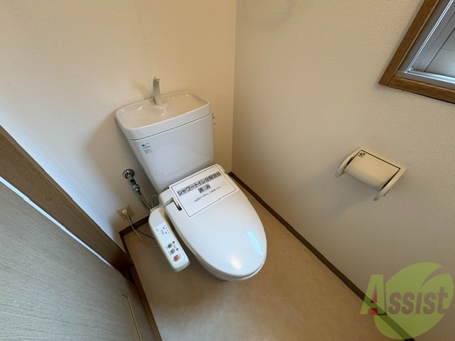 トイレ　こちらはトイレになります。ウォシュレット機能付です。