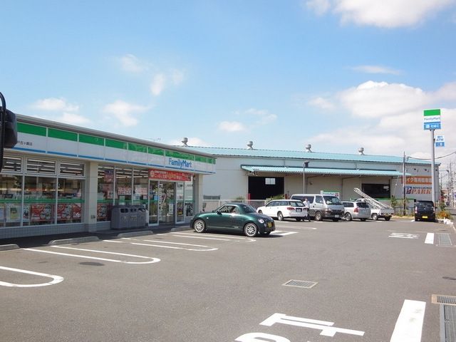 コンビニ　ファミリーマート（コンビニ）まで170m
