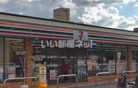 コンビニ　セブンイレブン堺三国ヶ丘駅東店（コンビニ）まで293m