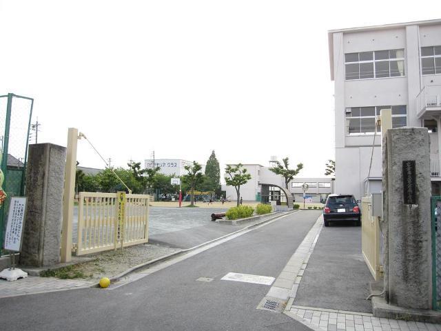 小学校　岩倉市立　岩倉南小学校（小学校）まで300m
