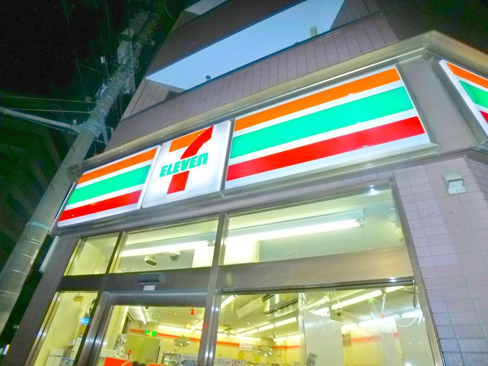 コンビニ　セブンイレブン（コンビニ）まで133m