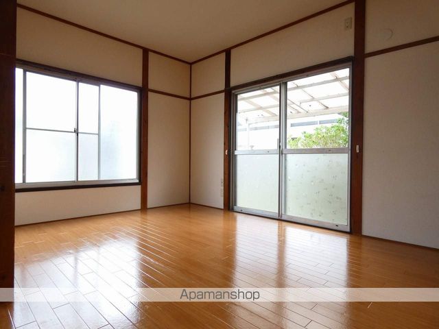 芳川町貸家の居間写真