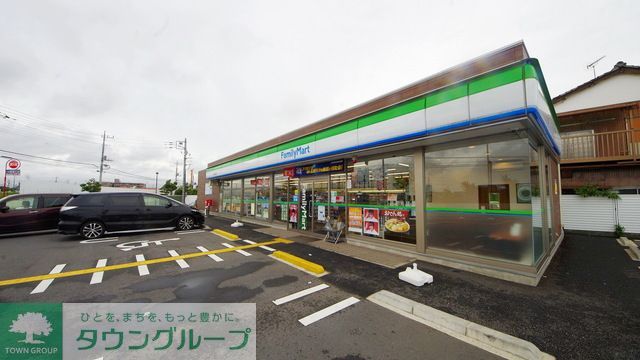 コンビニ　ファミリーマート東松山神明町店（コンビニ）まで740m