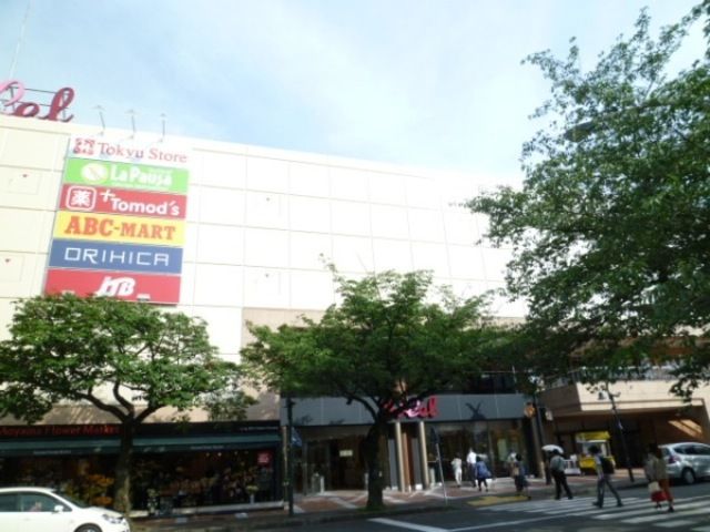 ドラックストア　トモズフレルさぎ沼店（ドラッグストア）まで50m