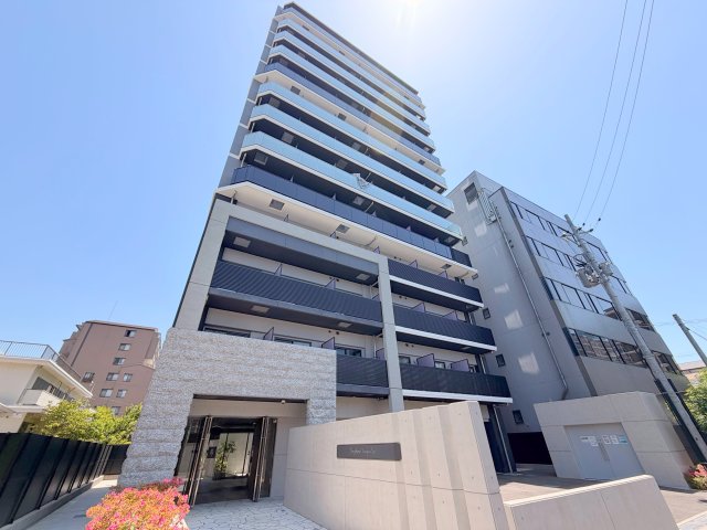 建物外観　存在感のある外観は落ちついた色合いで、堂々としていますね。