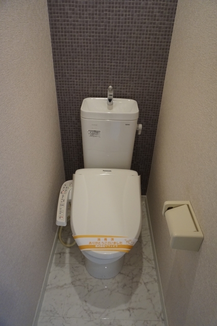 トイレ　※補修前の参考画像の為、設備等は現況優先。