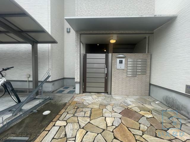 地下鉄谷町線 平野駅 徒歩8分 3階建 築11年の外観写真