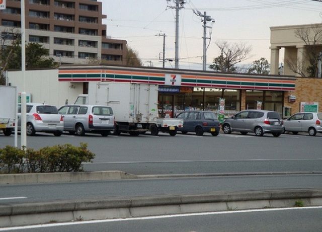 コンビニ　セブンイレブン浜松志都呂店（コンビニ）まで300m