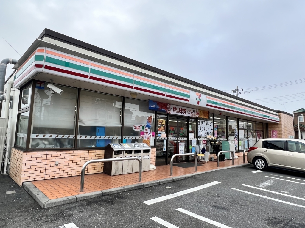 コンビニ　セブンイレブン 足立古千谷本町3丁目店（コンビニ）まで345m