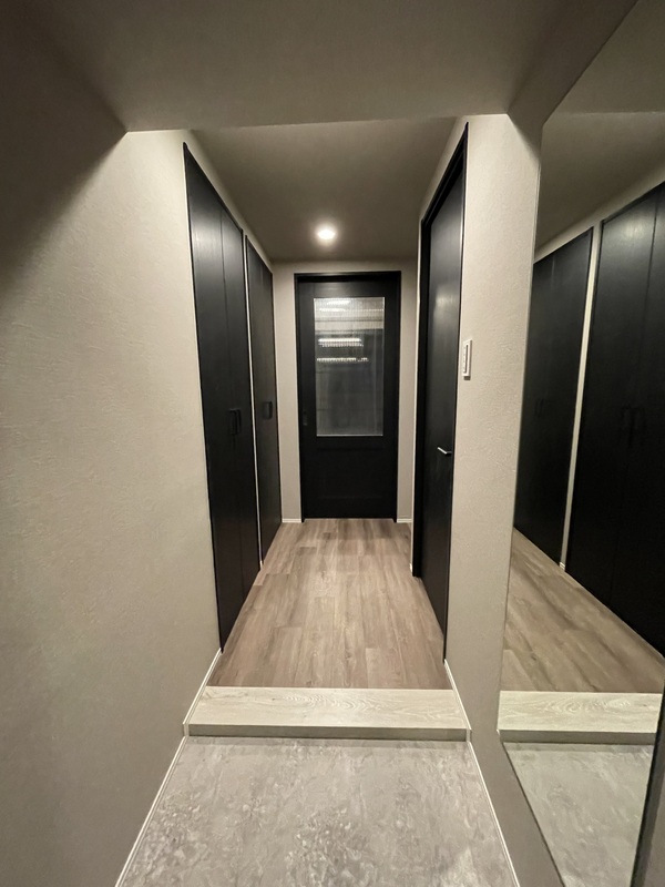 玄関　※別部屋の参考写真です。