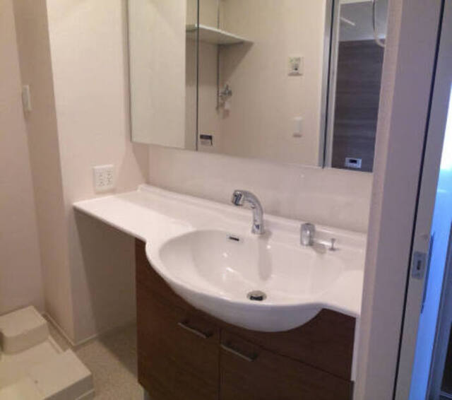 洗面設備　イルソーレ吉川美南洗髪洗面台