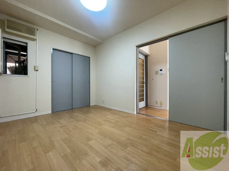 その他部屋・スペース　こちらのお部屋は光が差し込む、温かみのあるお部屋です。