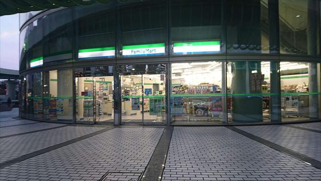 コンビニ　ファミリーマート（コンビニ）まで197m