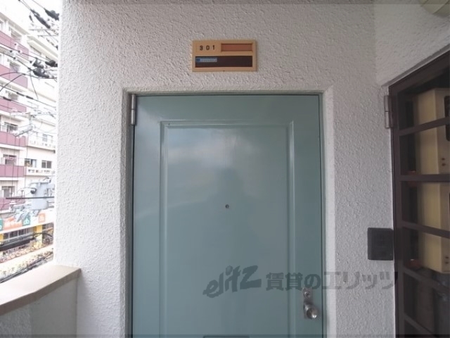 タナカビルの玄関写真