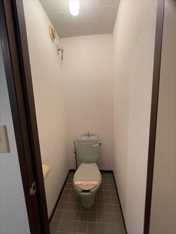 ＪＲ東海道本線 平塚駅 徒歩15分 2階建 築40年のトイレ写真