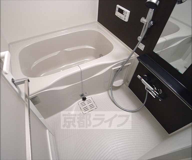 バス・シャワールーム　大きいお風呂です。