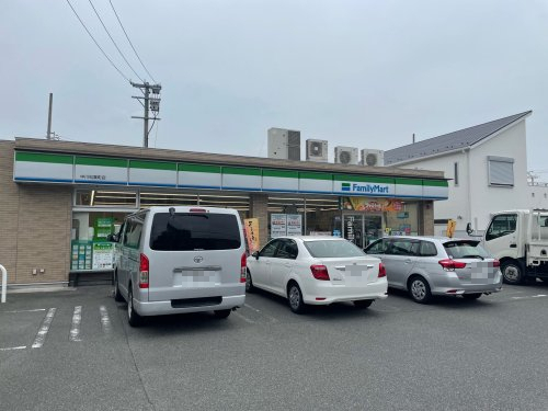 コンビニ　ファミリーマート 中川松葉町店（コンビニ）まで491m