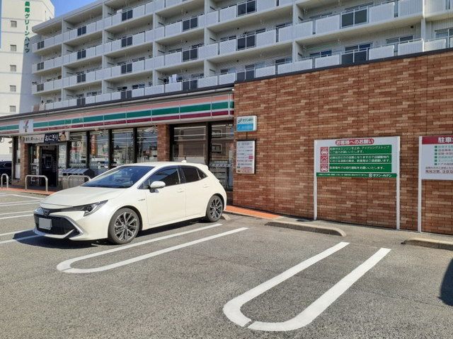 コンビニ　セブンイレブン福岡長岡1丁目店（コンビニ）まで600m
