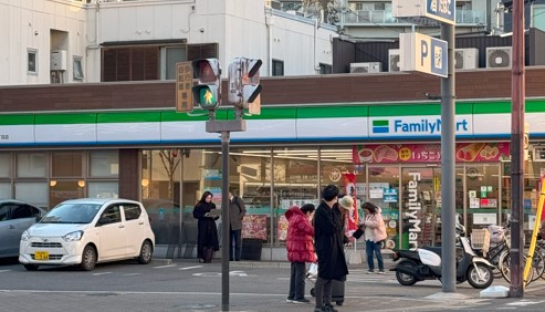 コンビニ　ファミリーマート高倉町二丁目店（コンビニ）まで234m