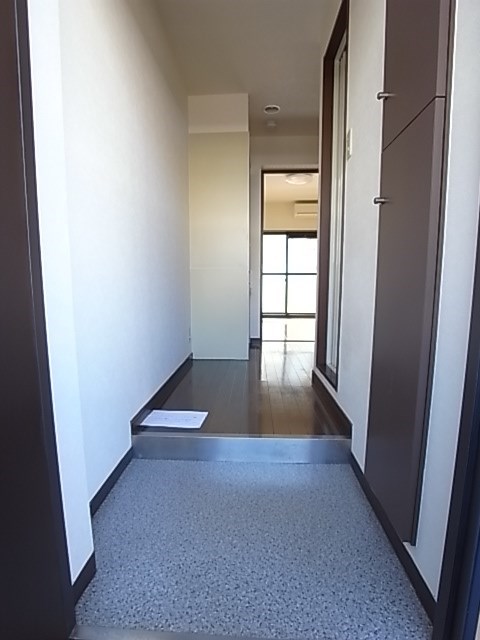 HU岩屋ハイツの玄関写真