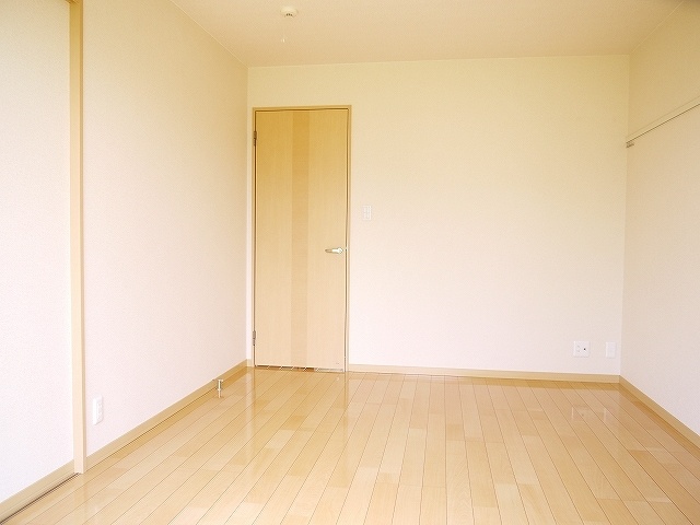 その他部屋・スペース　広くて明るい寝室