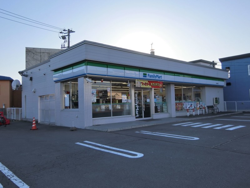 コンビニ　ファミリーマート函館花園店（コンビニ）まで413m