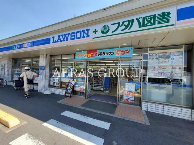 コンビニ　ローソン フタバ図書ＧＩＧＡ大宮店（コンビニ）まで220m